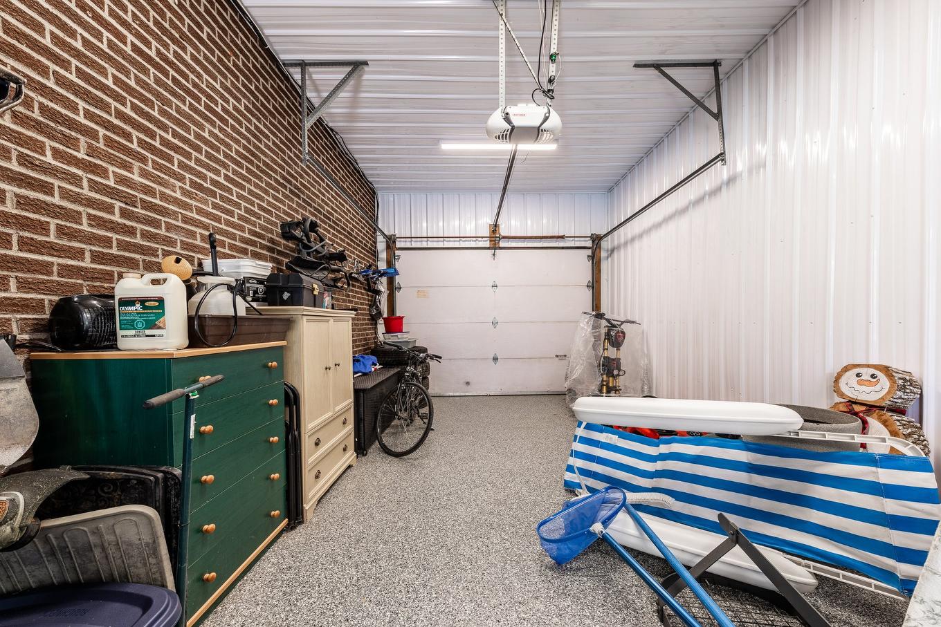 Garage - 633 - 637 Rue Philibert-Contant, Saint-Jean-Sur-Richelieu, QC - Indoor Photo Showing Garage