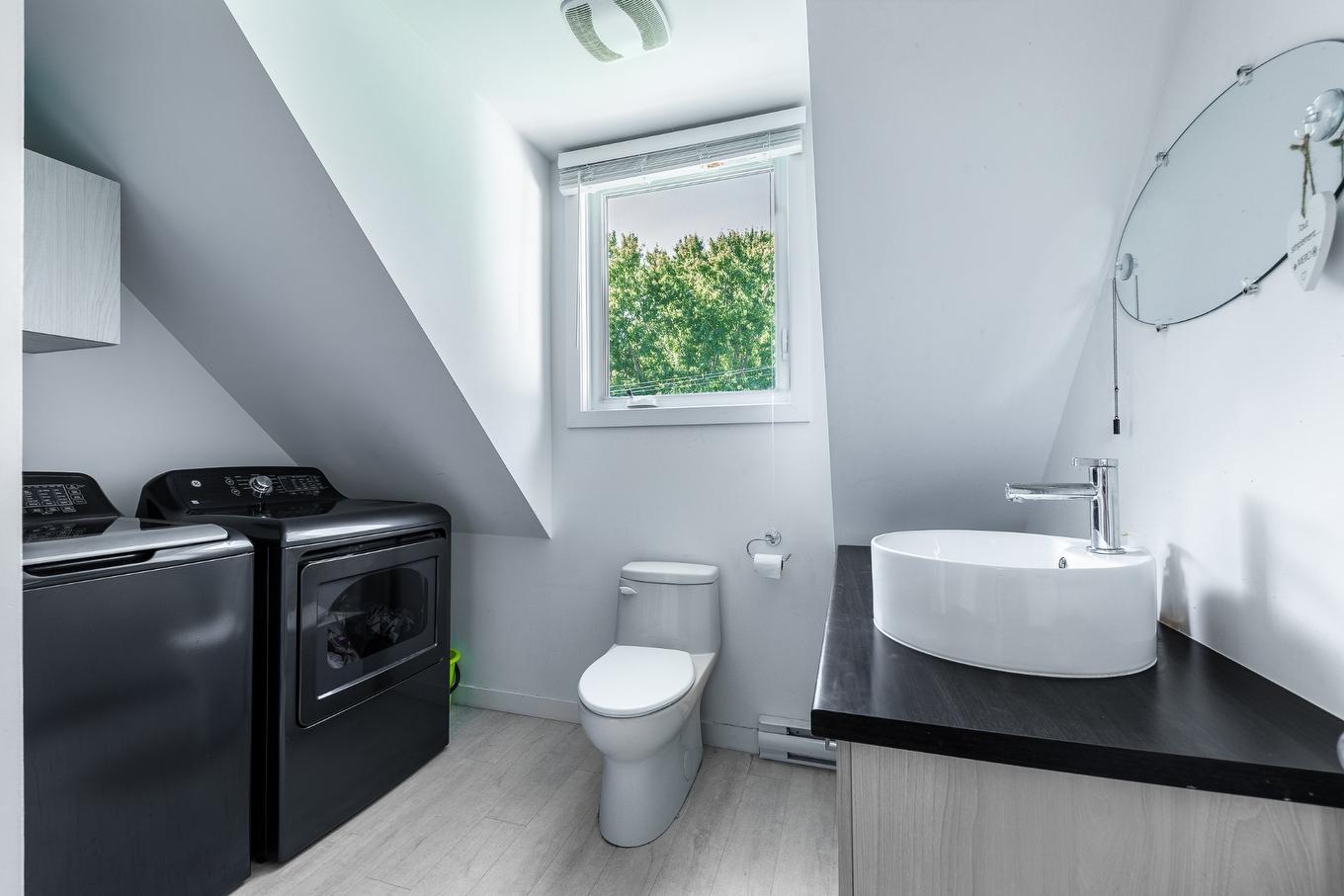 Salle de bains - 633 - 637 Rue Philibert-Contant, Saint-Jean-Sur-Richelieu, QC - Indoor