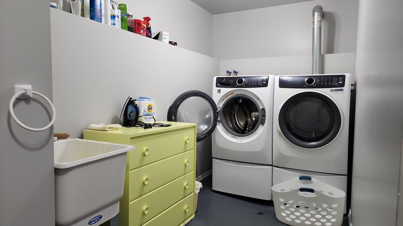 163 Fassina Street, Thunder Bay, ON - Indoor Photo Showing Laundry Room