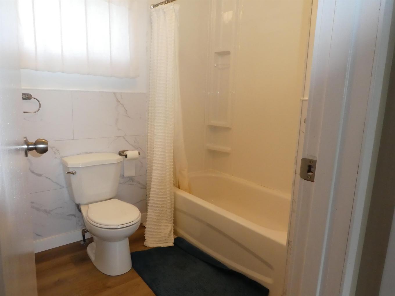 914 First St E, Geraldton, ON - Indoor Photo Showing Bathroom