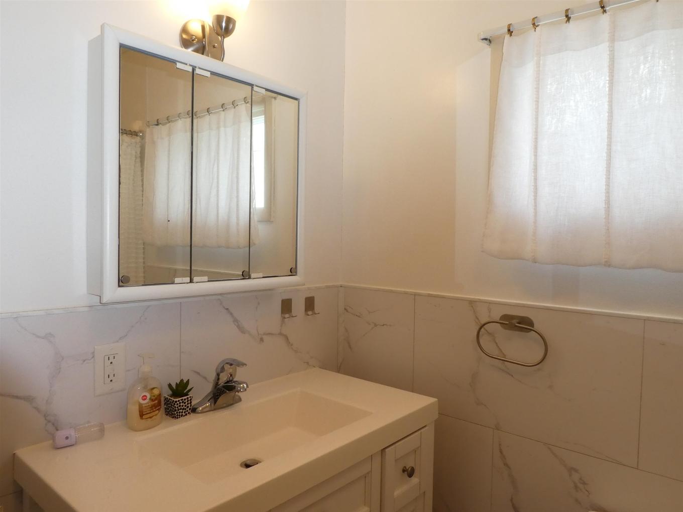 914 First St E, Geraldton, ON - Indoor Photo Showing Bathroom