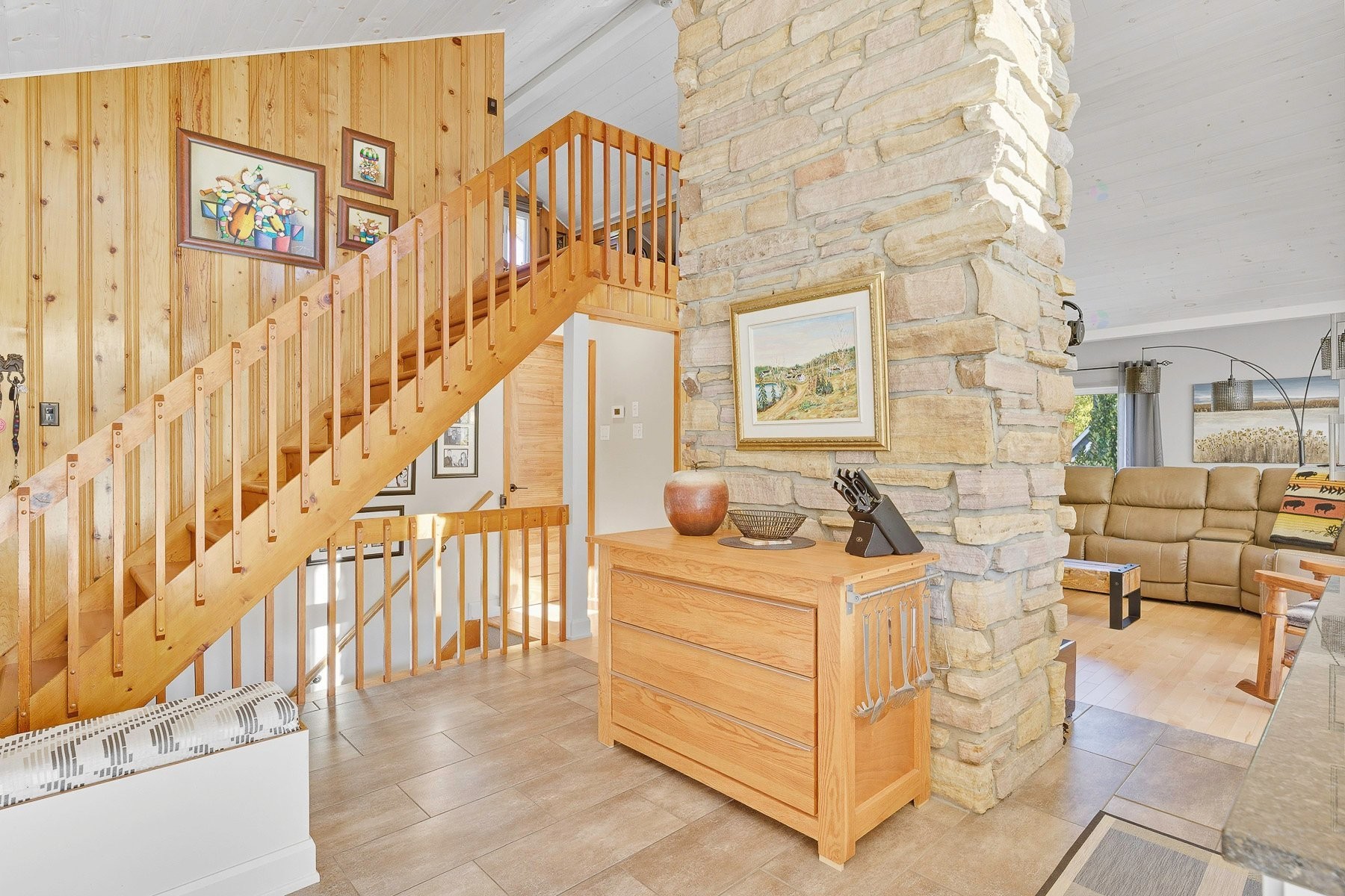 Salon - 133 Rue Des Monts, Saint-Sauveur, QC - Indoor Photo Showing Other Room