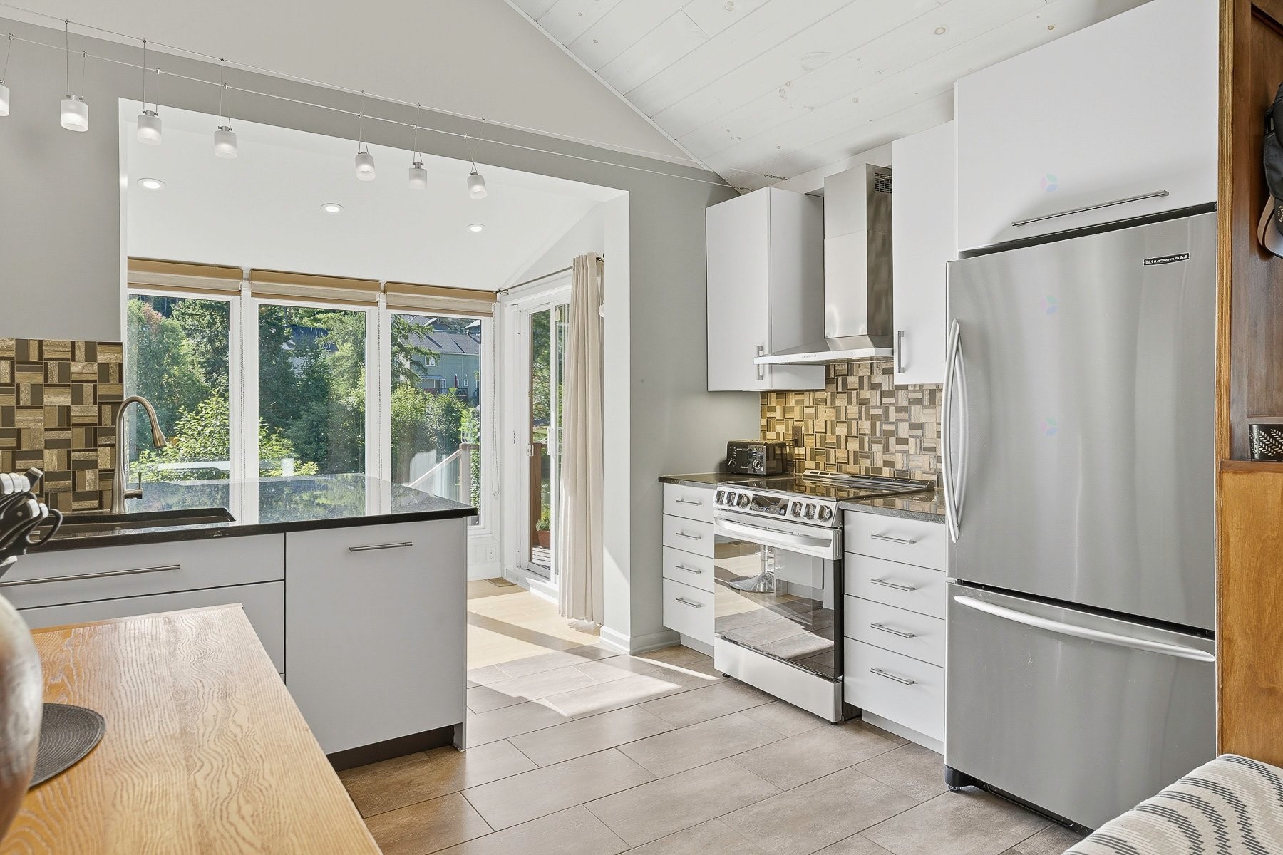 Cuisine - 133 Rue Des Monts, Saint-Sauveur, QC - Indoor Photo Showing Kitchen