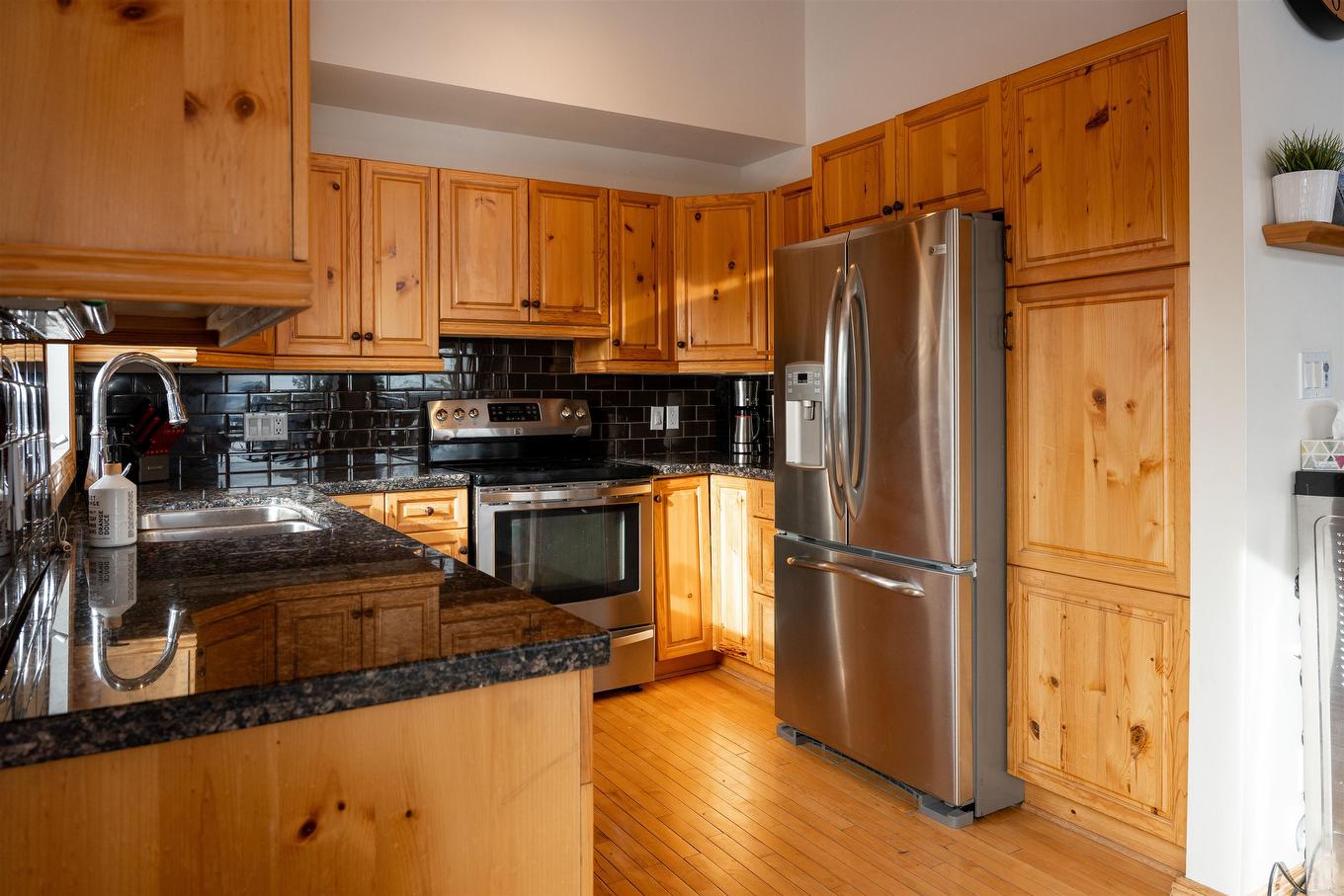 220D Phantom Drive, Kenora, ON - Indoor Photo Showing Kitchen