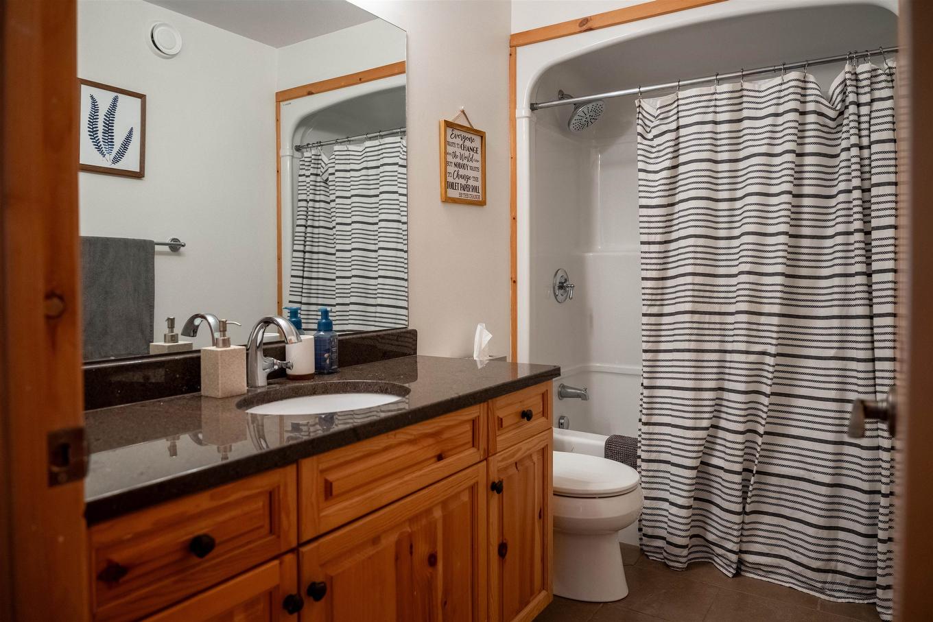 220D Phantom Drive, Kenora, ON - Indoor Photo Showing Bathroom