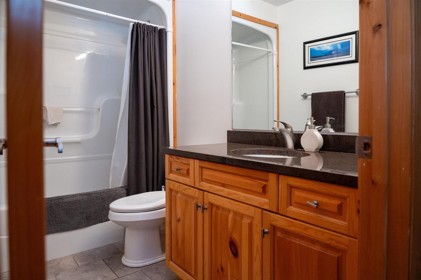 220D Phantom Drive, Kenora, ON - Indoor Photo Showing Bathroom