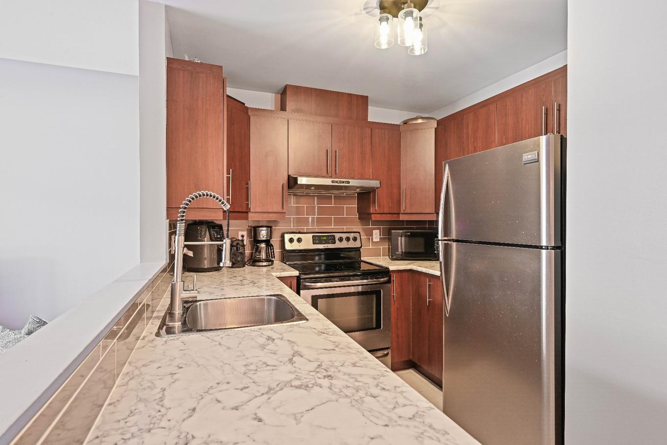 Kitchen - 6500 Rue Claudel, Brossard, QC - Indoor Photo Showing Kitchen