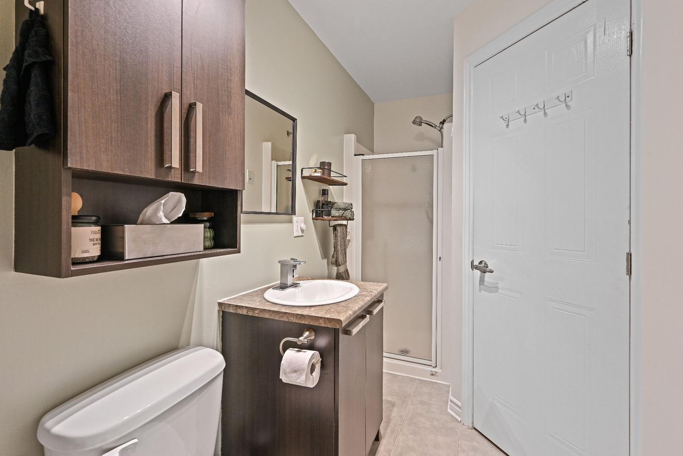 Bathroom - 6500 Rue Claudel, Brossard, QC - Indoor Photo Showing Bathroom