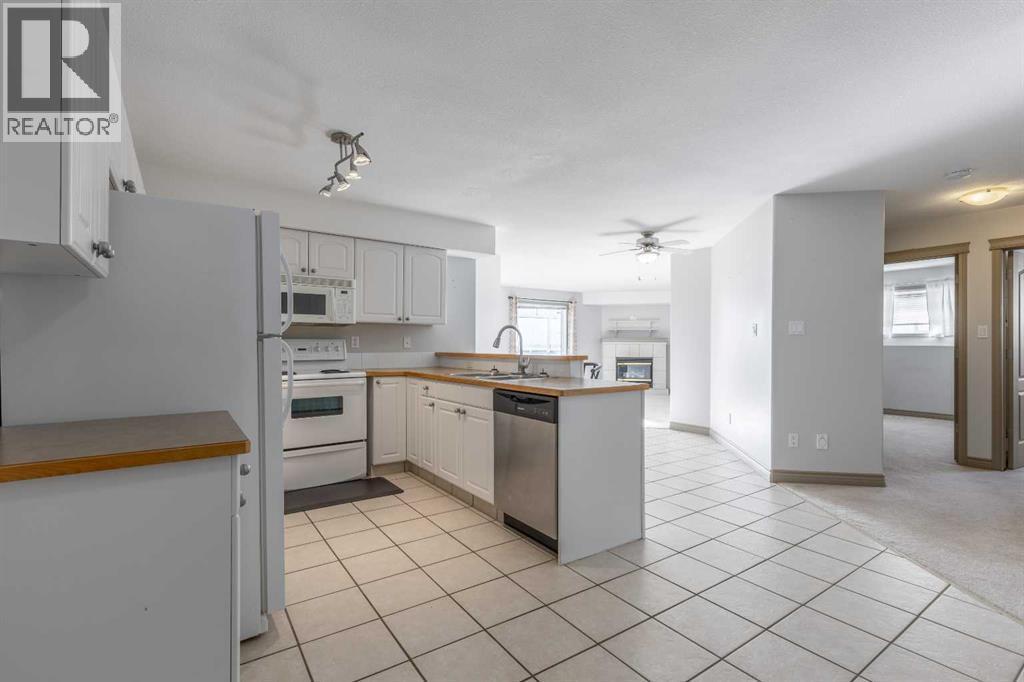 314, 23 Chilcotin Lane W, Lethbridge, AB - Indoor Photo Showing Kitchen