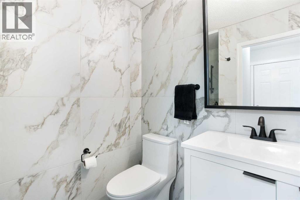 138 Saddlecrest Way Ne, Calgary, AB - Indoor Photo Showing Bathroom