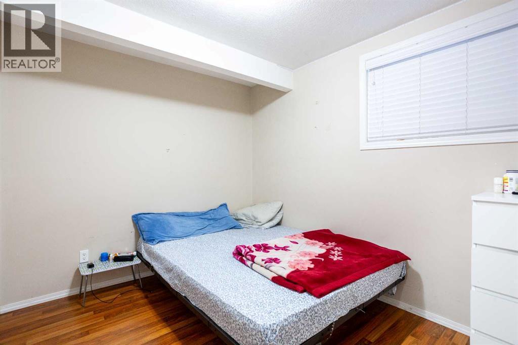 138 Saddlecrest Way Ne, Calgary, AB - Indoor Photo Showing Bedroom