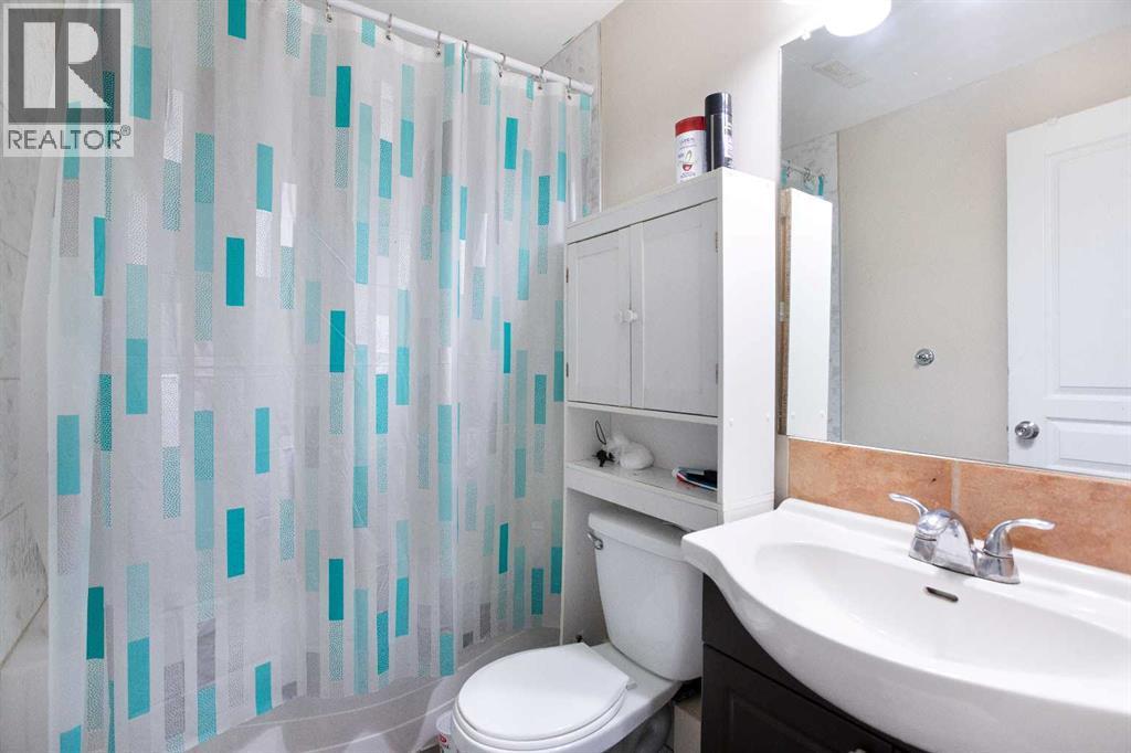 138 Saddlecrest Way Ne, Calgary, AB - Indoor Photo Showing Bathroom