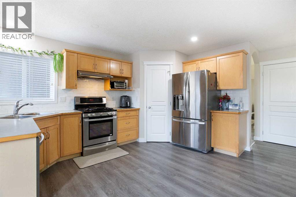 138 Saddlecrest Way Ne, Calgary, AB - Indoor Photo Showing Kitchen