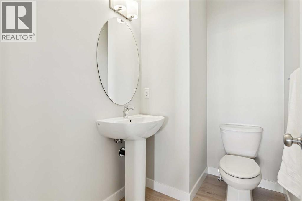 438 South Shore Drive, Chestermere, AB - Indoor Photo Showing Bathroom