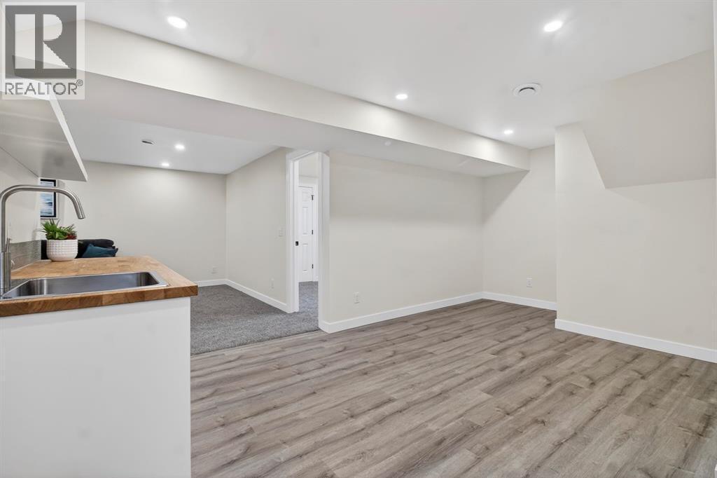 203 Lynnover Place Se, Calgary, AB - Indoor Photo Showing Other Room