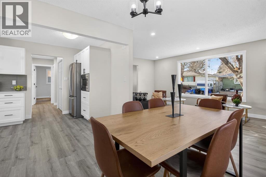 203 Lynnover Place Se, Calgary, AB - Indoor Photo Showing Dining Room