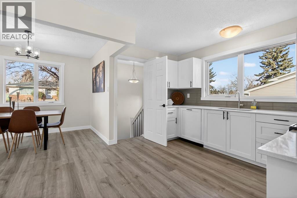 203 Lynnover Place Se, Calgary, AB - Indoor