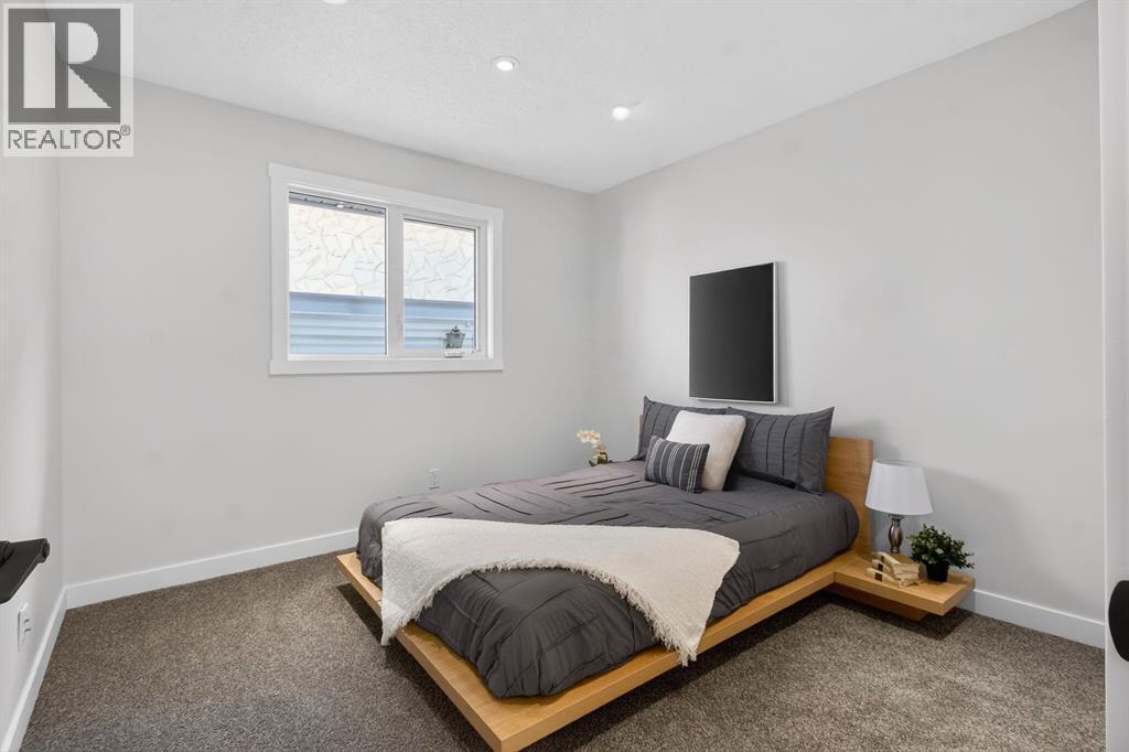 203 Lynnover Place Se, Calgary, AB - Indoor Photo Showing Bedroom