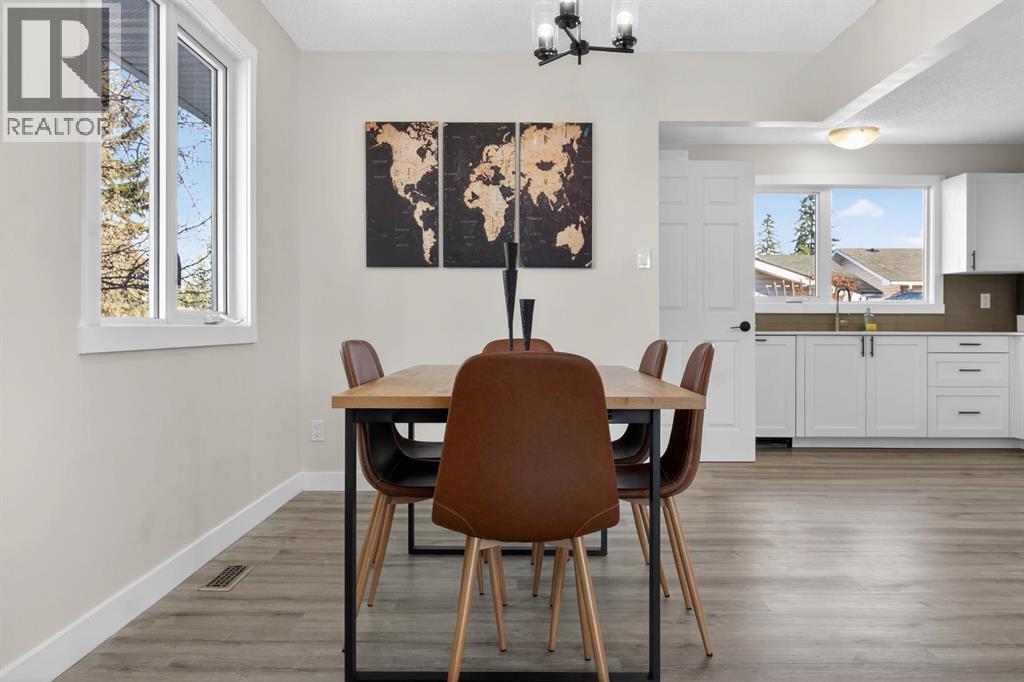 203 Lynnover Place Se, Calgary, AB - Indoor Photo Showing Dining Room