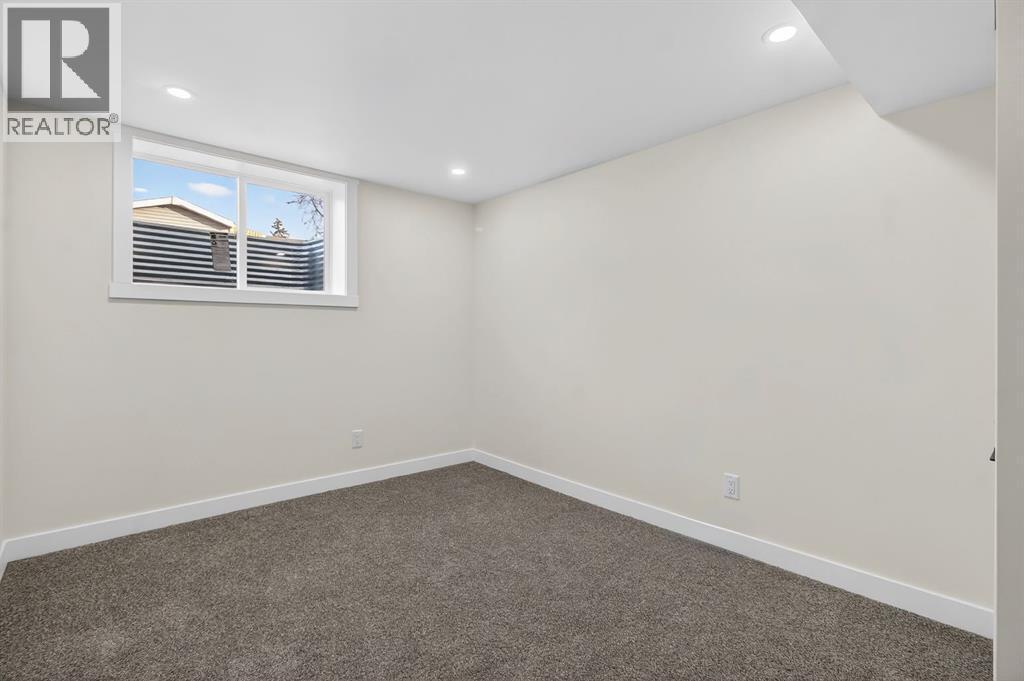 203 Lynnover Place Se, Calgary, AB - Indoor Photo Showing Other Room