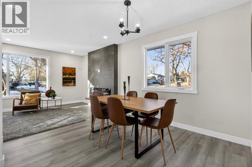 203 Lynnover Place Se, Calgary, AB - Indoor Photo Showing Dining Room