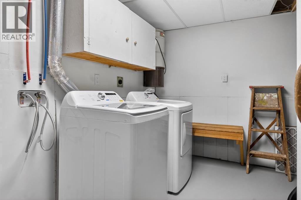 203 Lynnover Place Se, Calgary, AB - Indoor Photo Showing Laundry Room