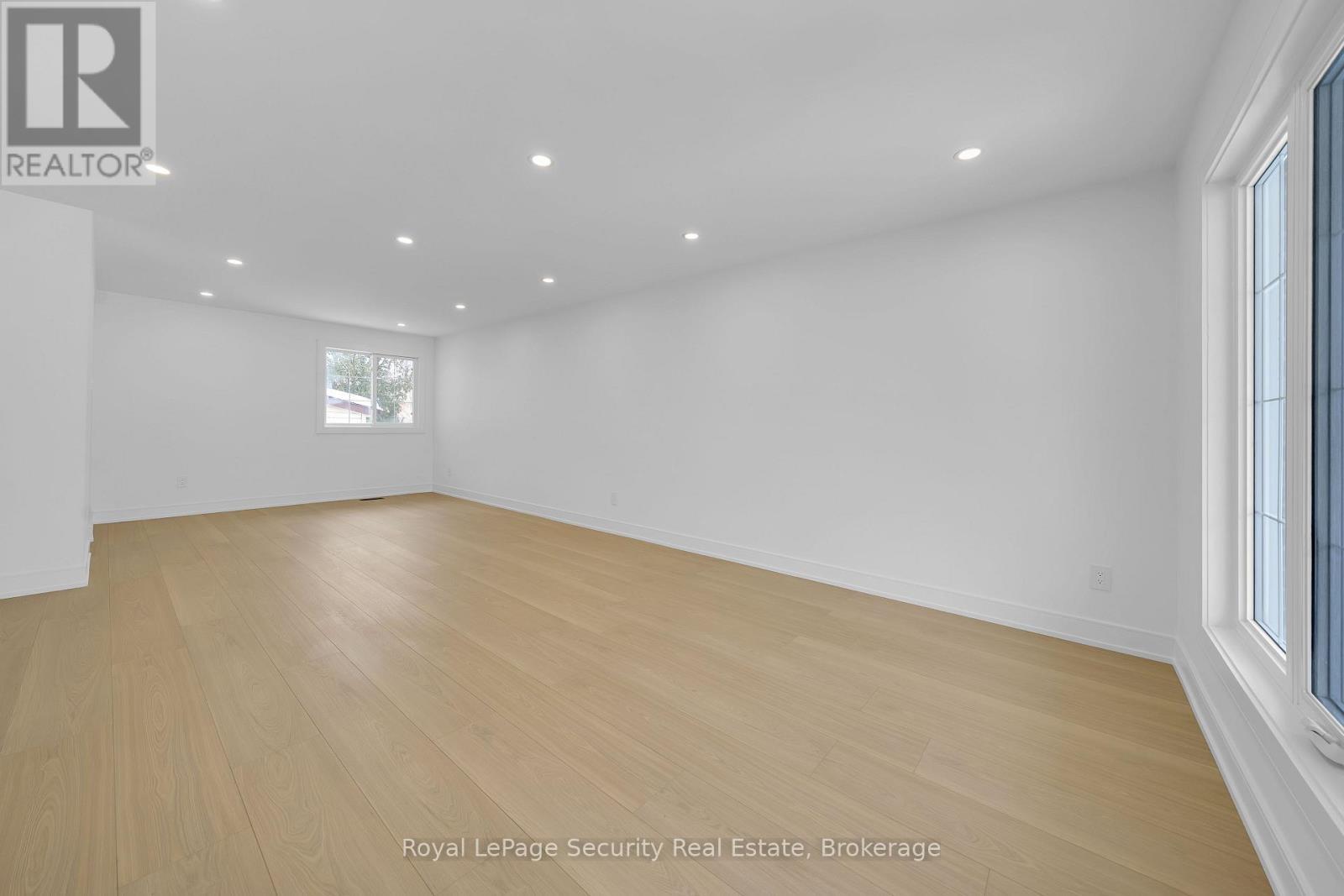 3370 Rhonda Valley, Mississauga, ON - Indoor Photo Showing Other Room