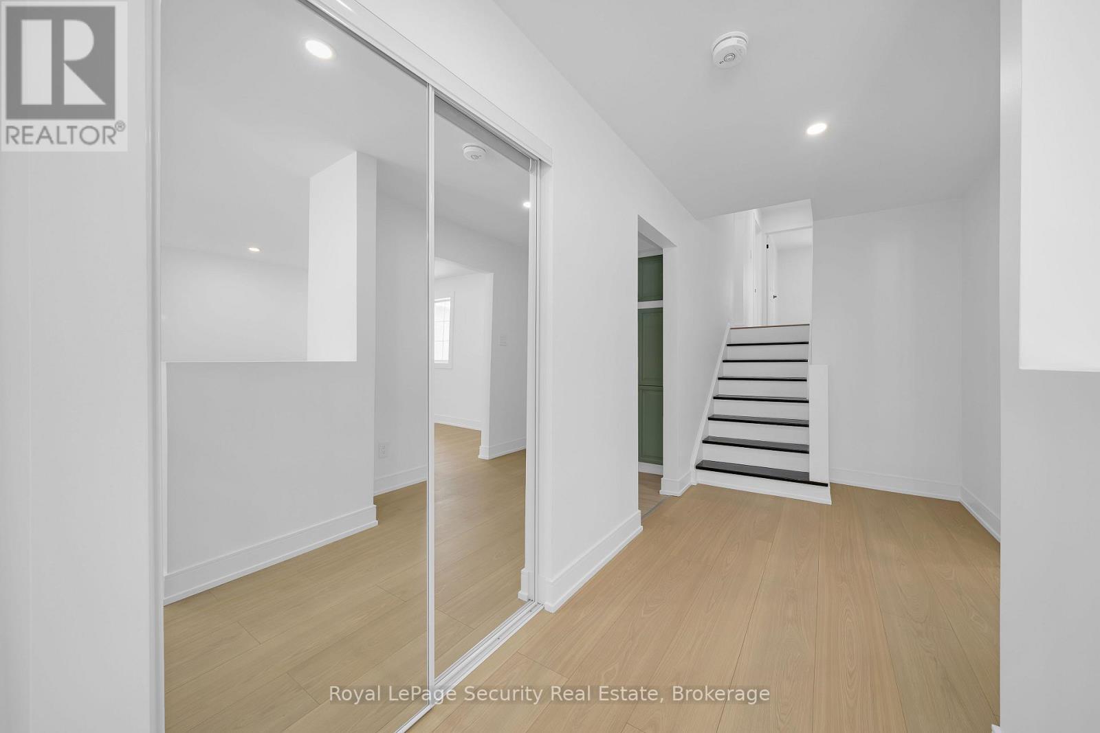 3370 Rhonda Valley, Mississauga, ON - Indoor Photo Showing Other Room