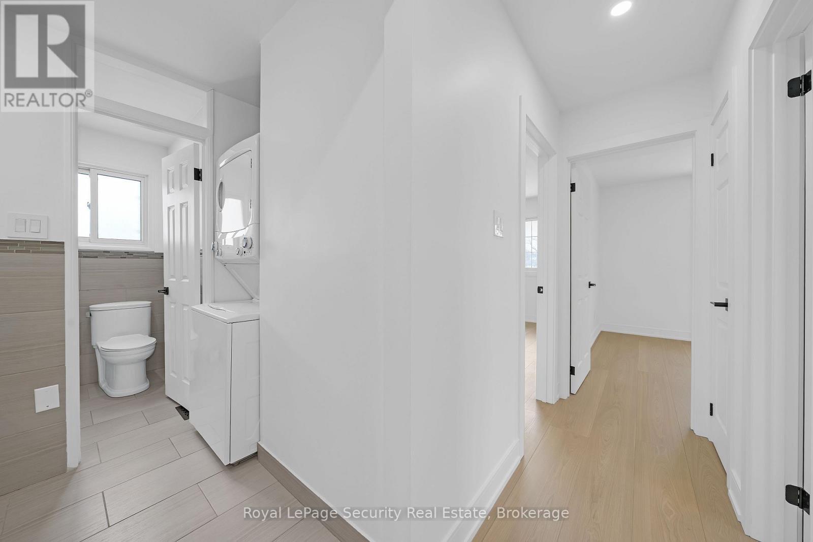 3370 Rhonda Valley, Mississauga, ON - Indoor