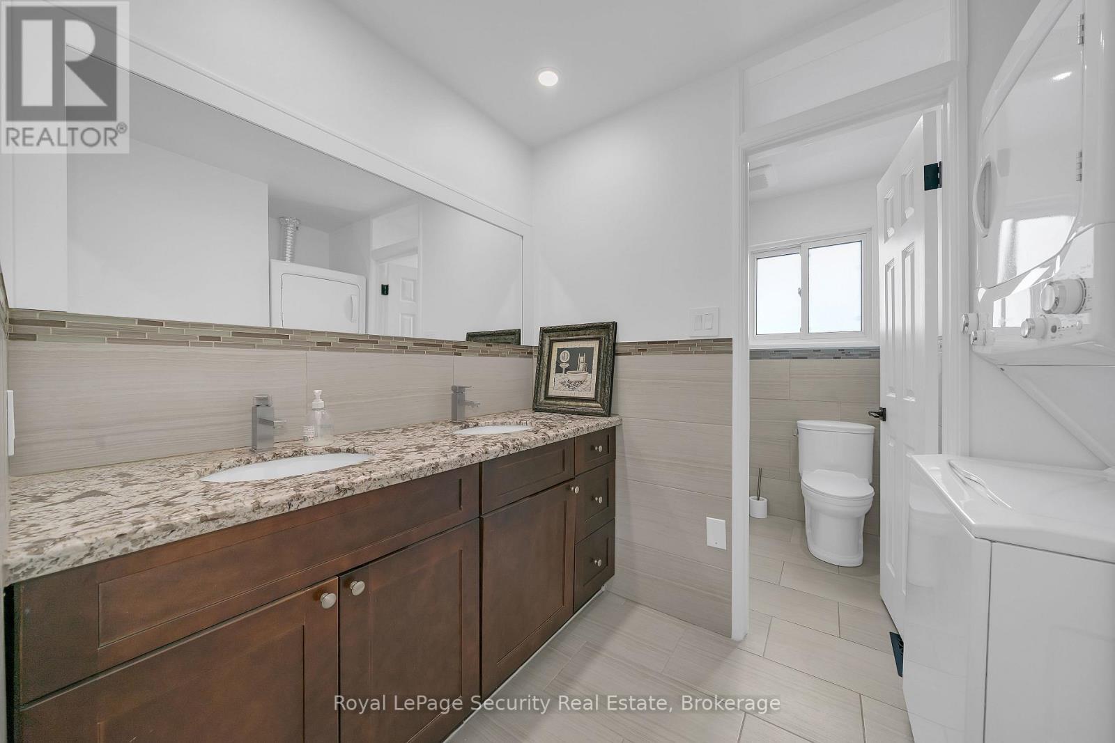 3370 Rhonda Valley, Mississauga, ON - Indoor Photo Showing Bathroom