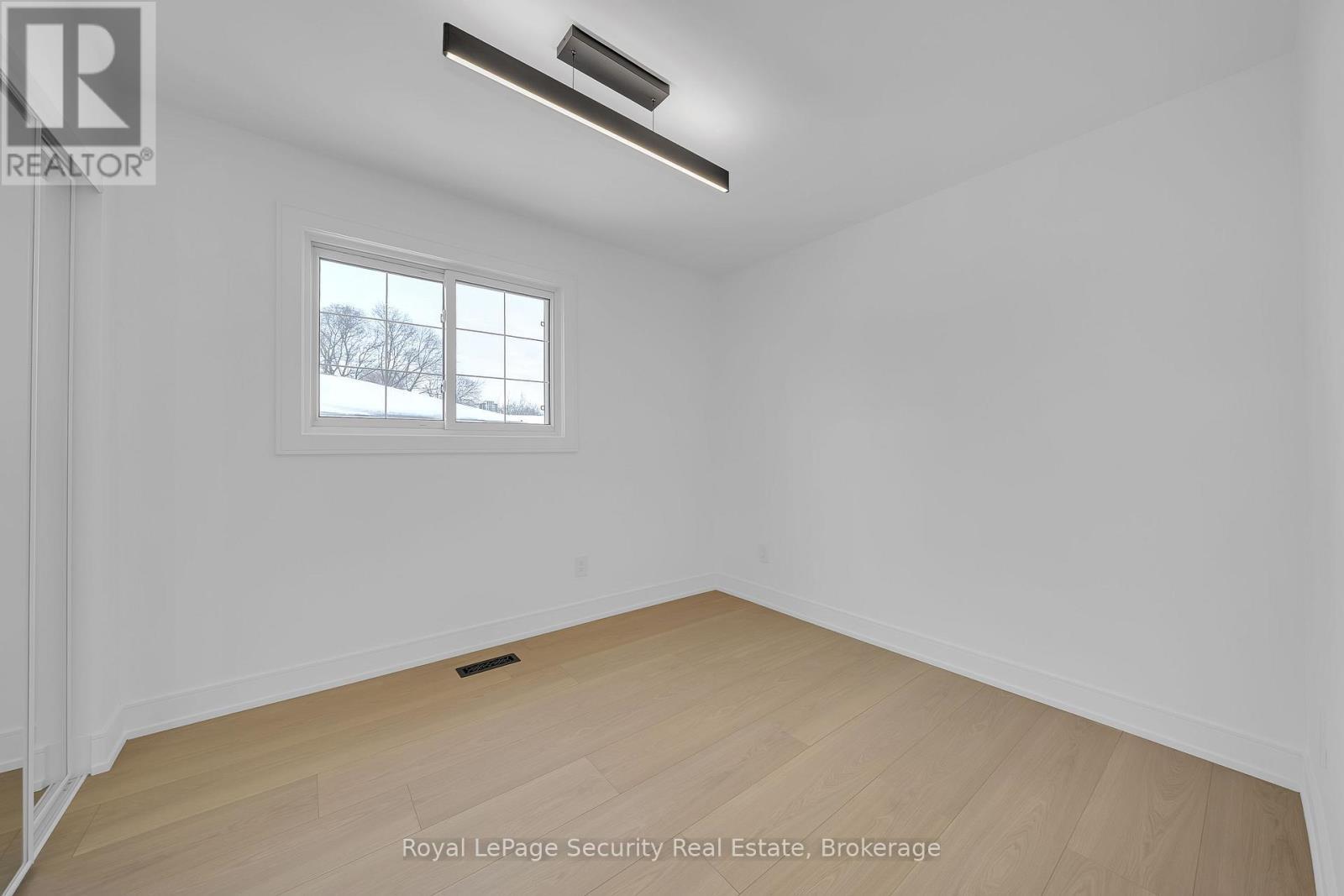 3370 Rhonda Valley, Mississauga, ON - Indoor Photo Showing Other Room