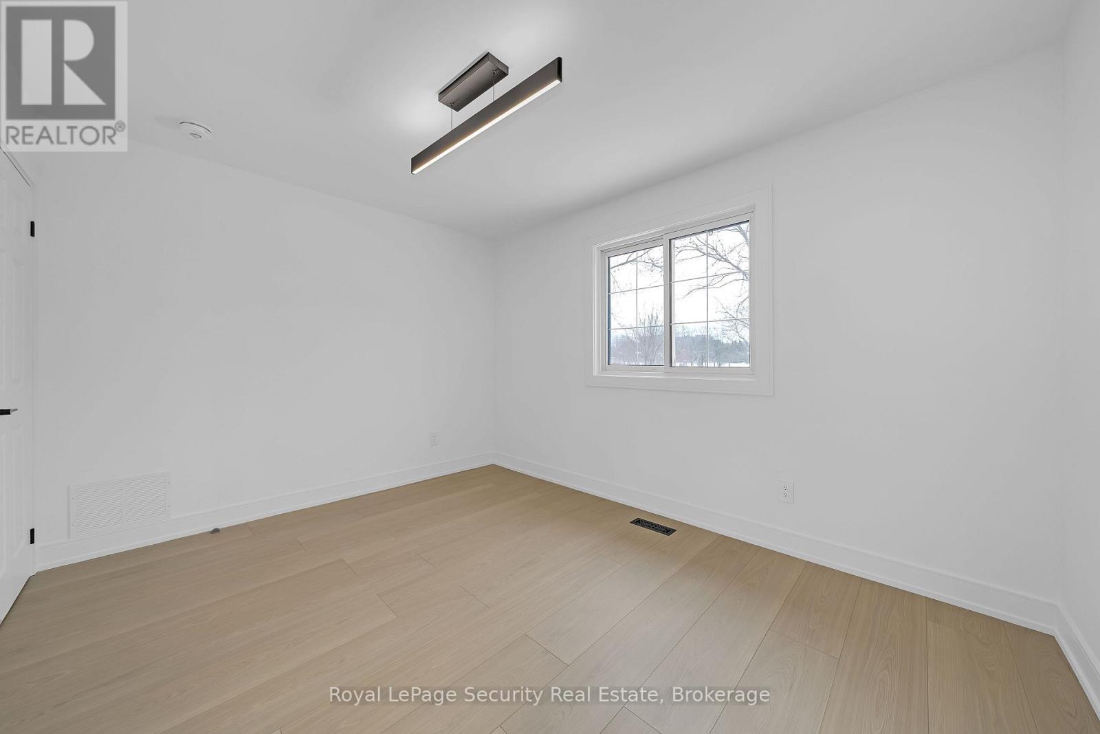 3370 Rhonda Valley, Mississauga, ON - Indoor Photo Showing Other Room