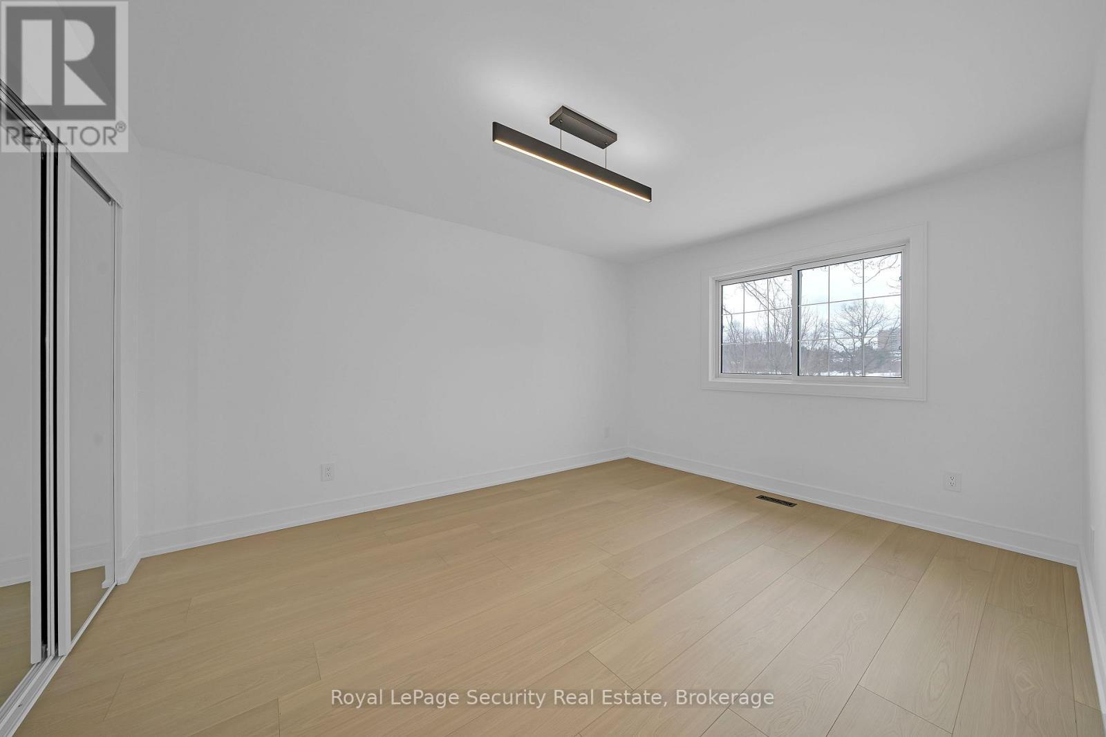 3370 Rhonda Valley, Mississauga, ON - Indoor Photo Showing Other Room