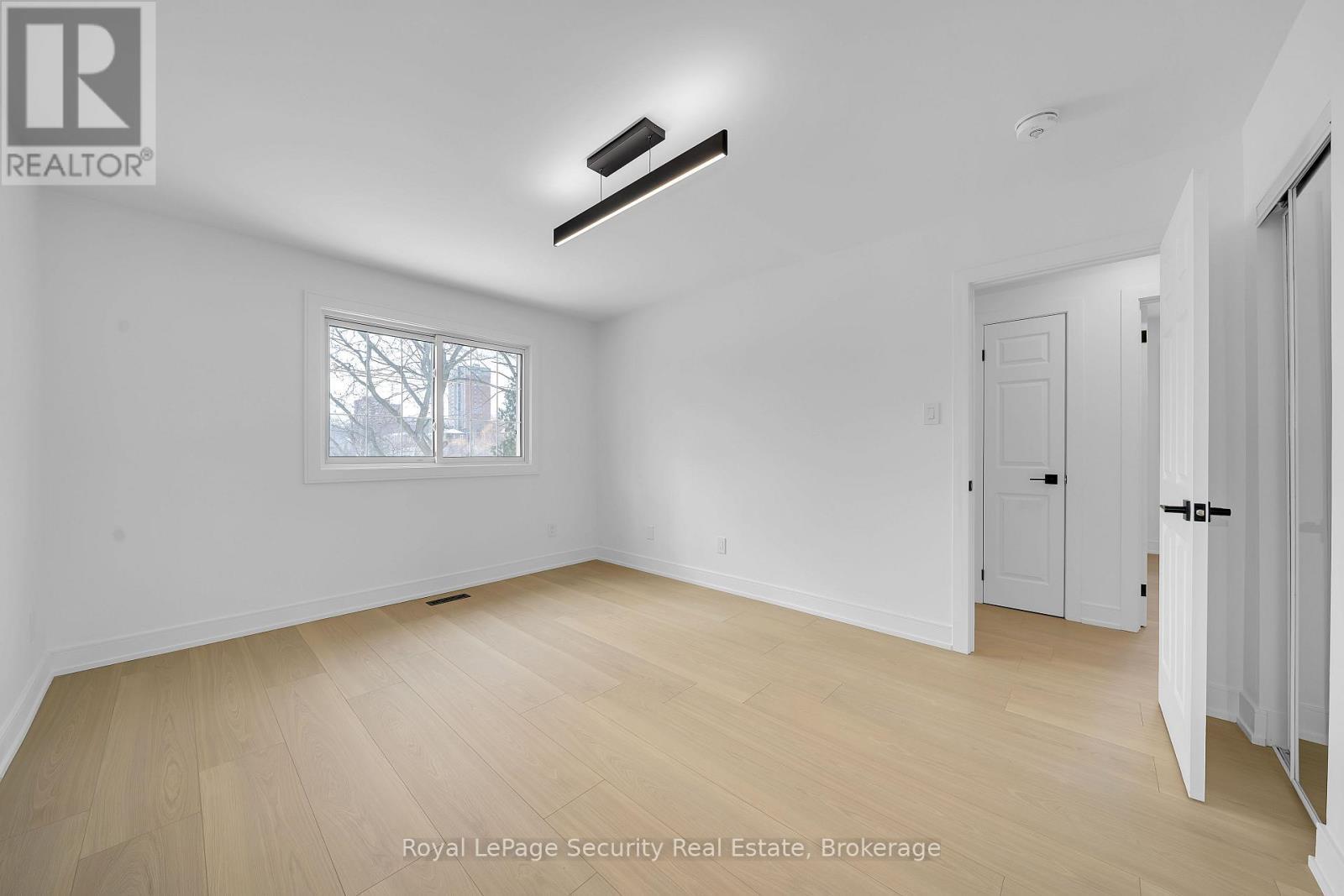 3370 Rhonda Valley, Mississauga, ON - Indoor Photo Showing Other Room