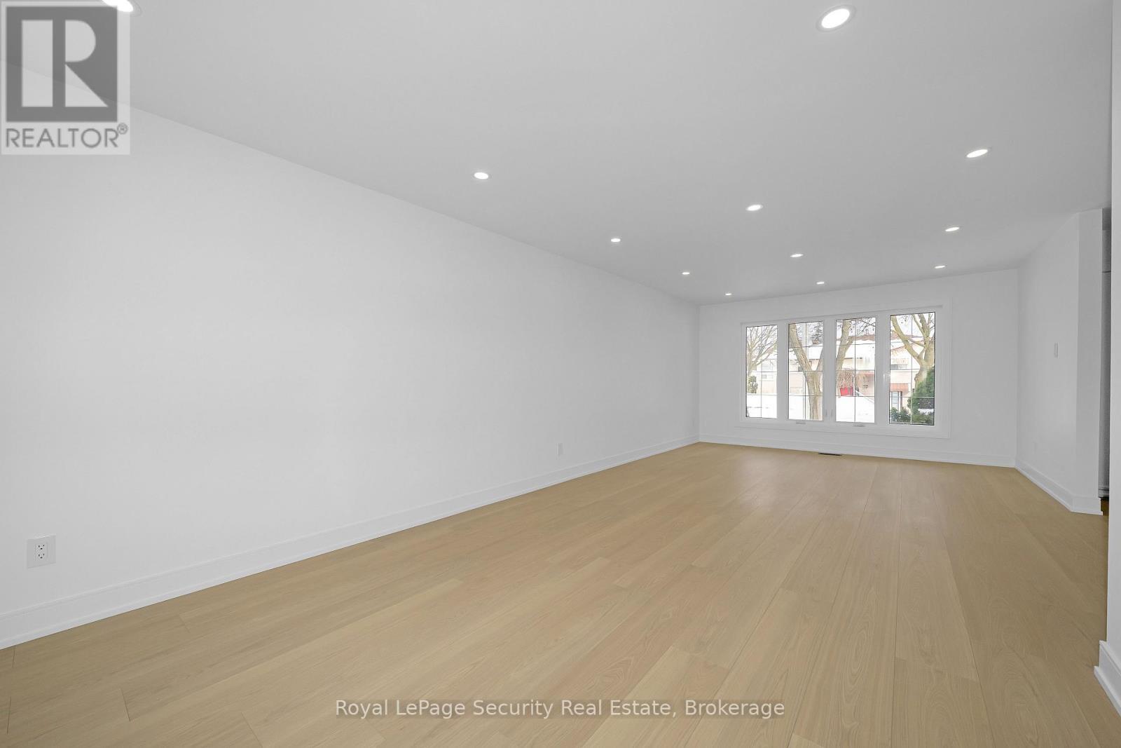 3370 Rhonda Valley, Mississauga, ON - Indoor Photo Showing Other Room