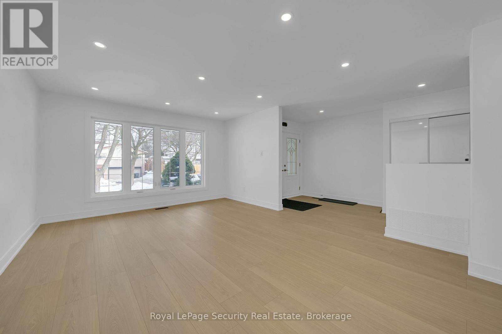 3370 Rhonda Valley, Mississauga, ON - Indoor Photo Showing Other Room