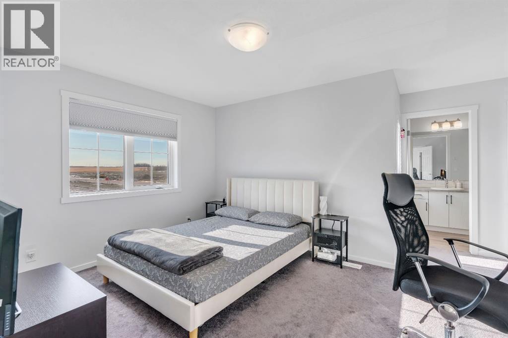 4 Southwinds Gate Sw, Airdrie, AB - Indoor Photo Showing Bedroom