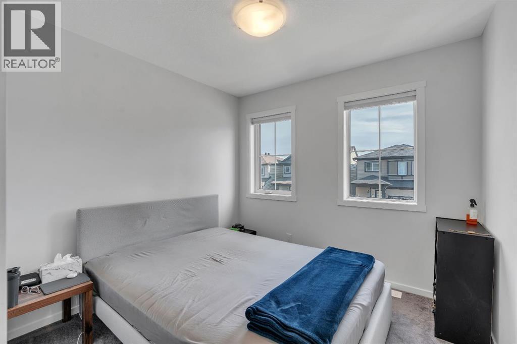 4 Southwinds Gate Sw, Airdrie, AB - Indoor Photo Showing Bedroom