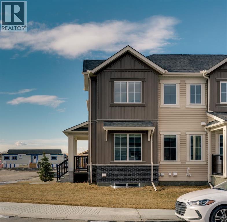 4 Southwinds Gate Sw, Airdrie, AB - Outdoor With Facade