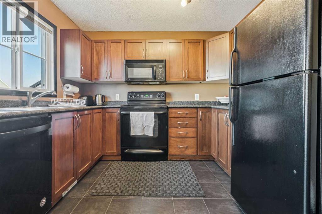 110 Eversyde Common Sw, Calgary, AB - Indoor Photo Showing Kitchen