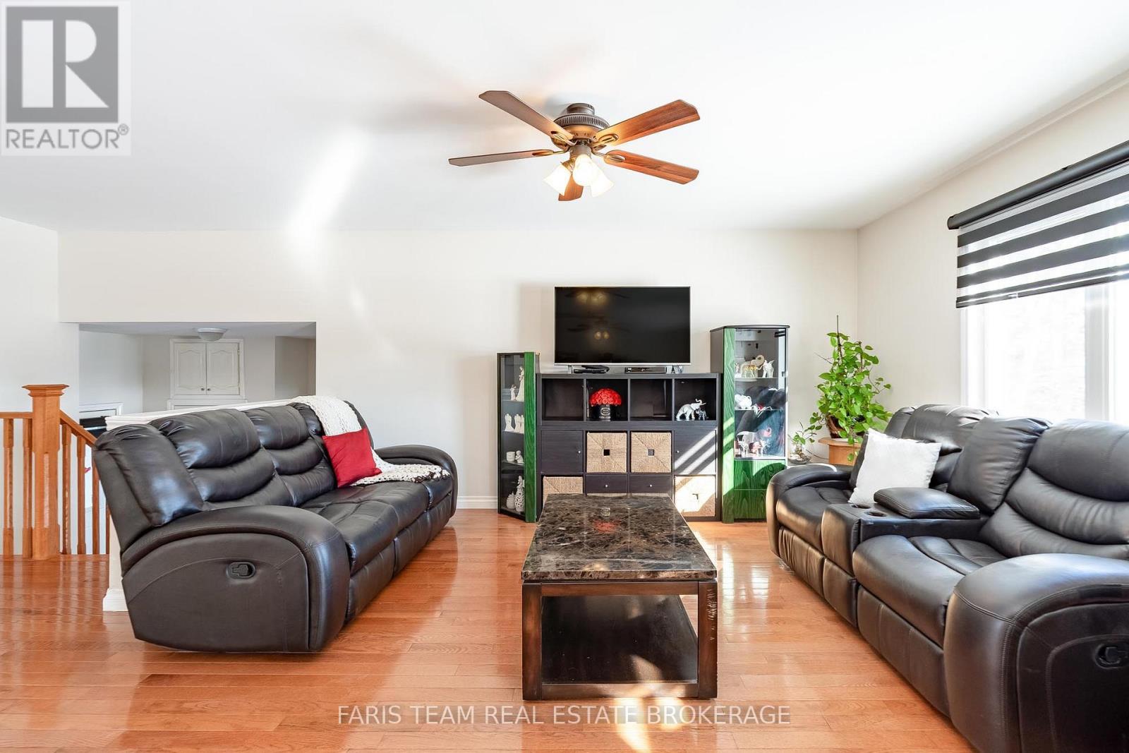 360 Concession Road 6 E, Tiny, ON - Indoor Photo Showing Living Room