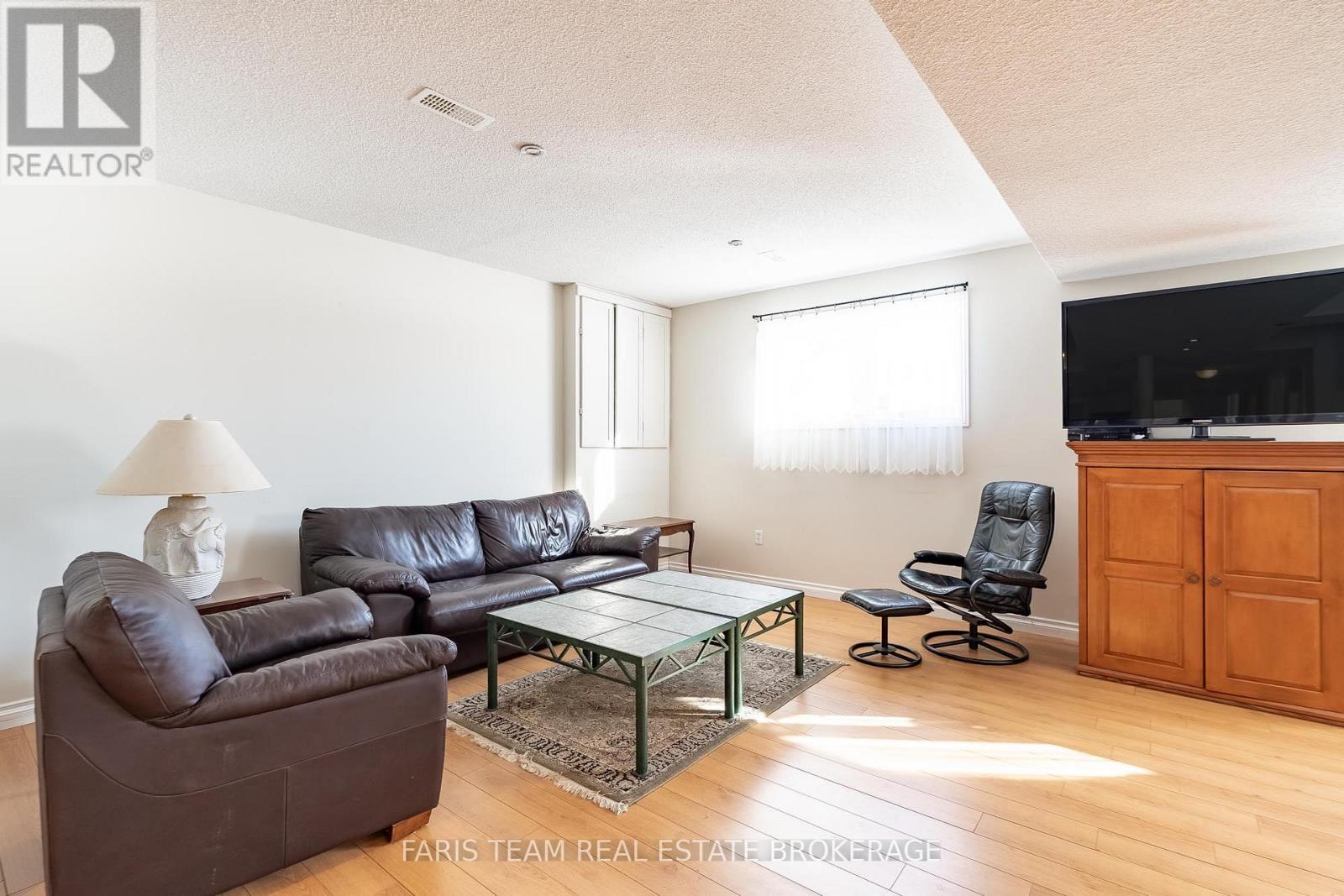 360 Concession Road 6 E, Tiny, ON - Indoor Photo Showing Living Room
