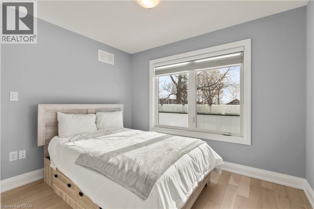 3709 Ryan Avenue, Fort Erie, ON - Indoor Photo Showing Bedroom