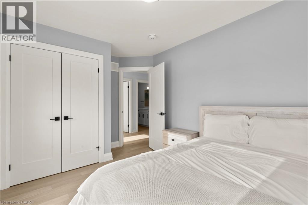 3709 Ryan Avenue, Fort Erie, ON - Indoor Photo Showing Bedroom