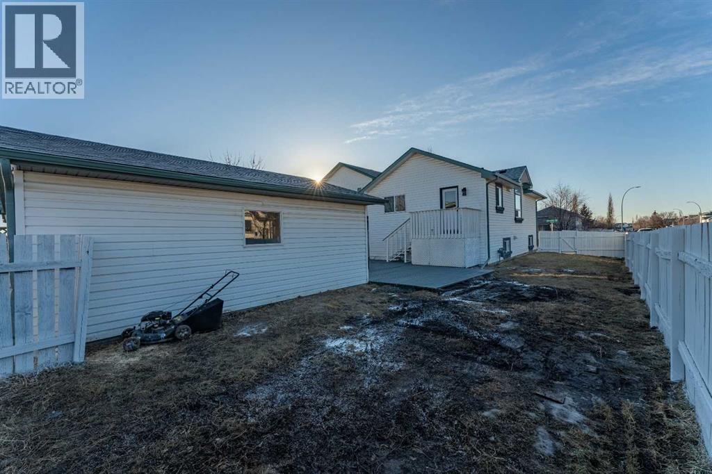 134 Erin Meadow Crescent Se, Calgary, AB - Outdoor