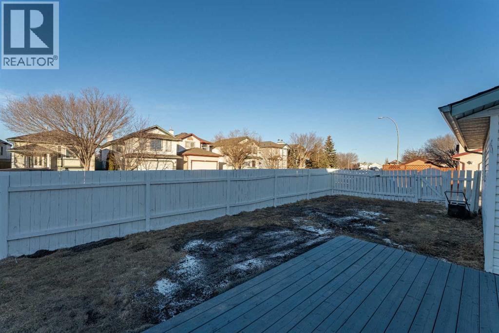 134 Erin Meadow Crescent Se, Calgary, AB - Outdoor