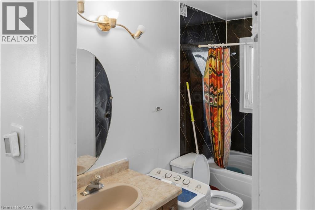 52 Ruby Street, Kitchener, ON - Indoor Photo Showing Bathroom