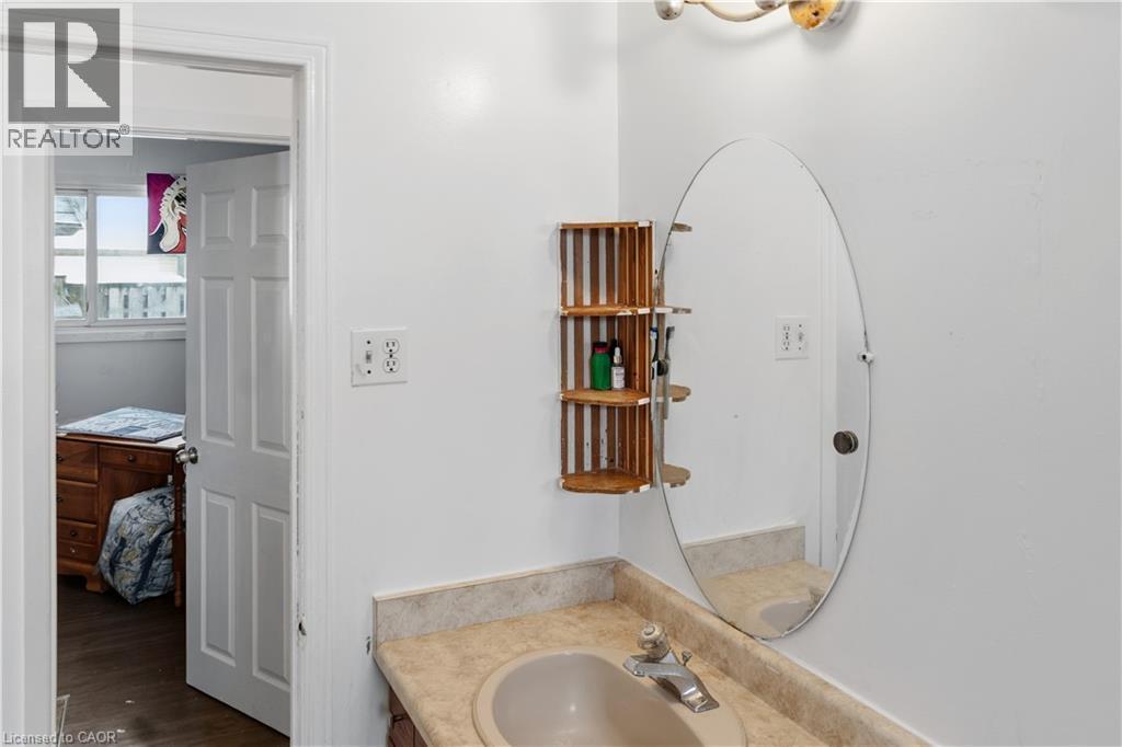 52 Ruby Street, Kitchener, ON - Indoor Photo Showing Bathroom