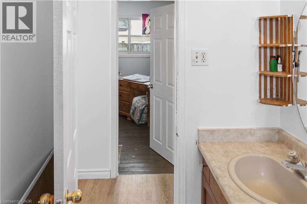 52 Ruby Street, Kitchener, ON - Indoor Photo Showing Bathroom