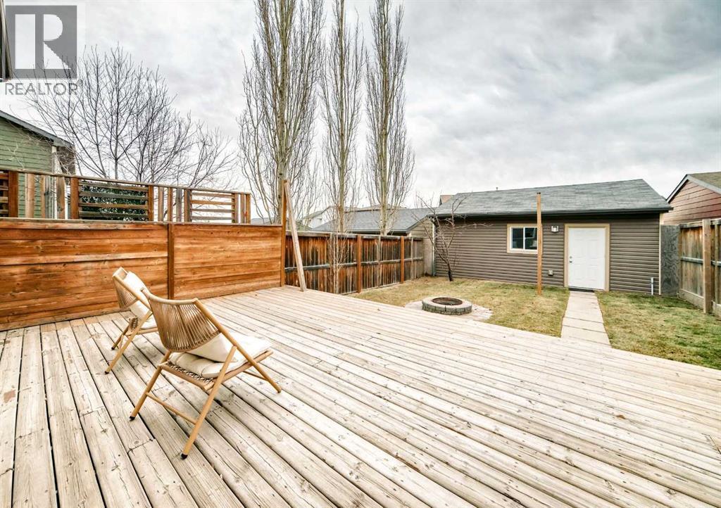 South facing back yard - 822 Panatella Boulevard Nw, Calgary, AB - Outdoor With Deck Patio Veranda With Exterior